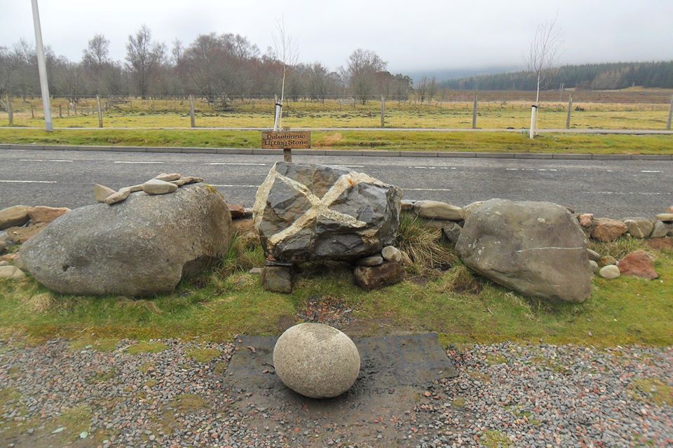The Dalwhinnie Stone next to the roadside.