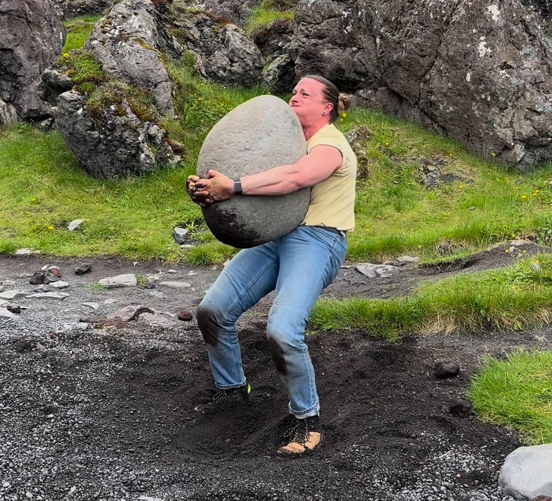 Sandra Bradley lifts the 154kg (340 lb) Fullsterkur stone to chest height.